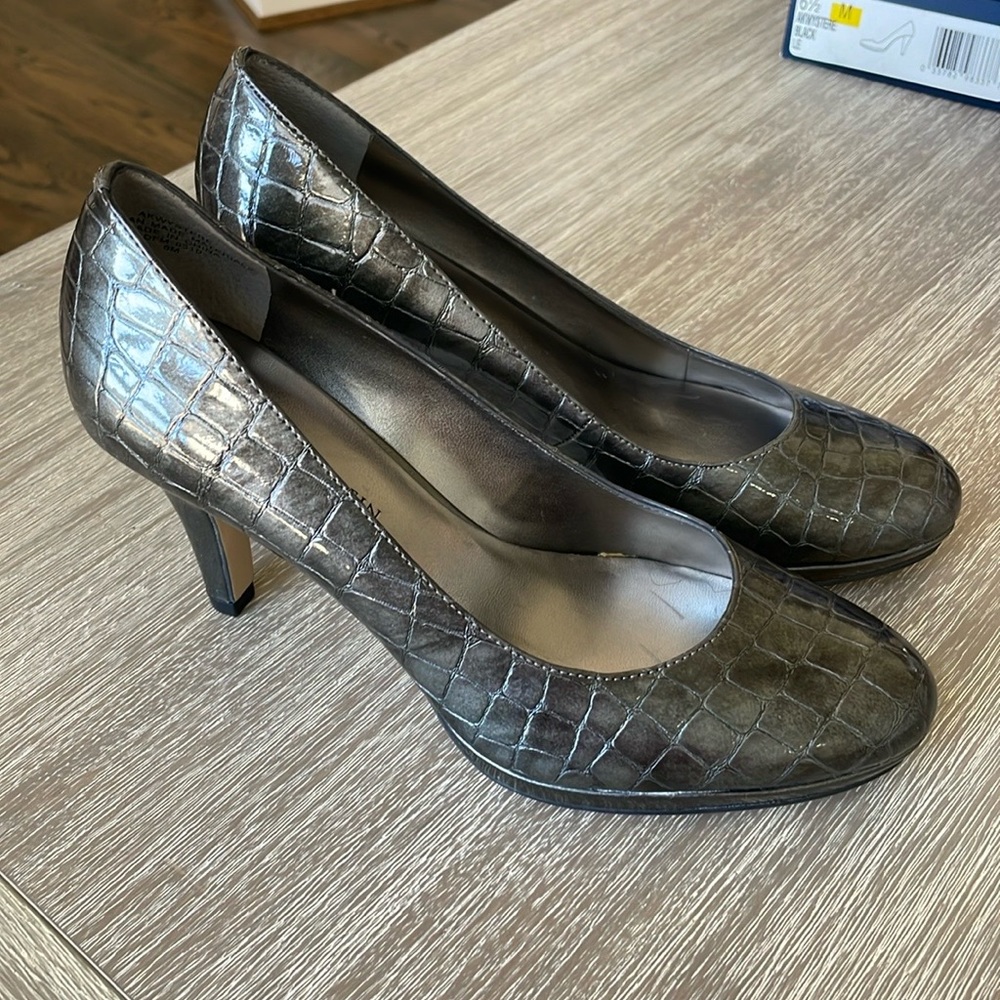 Anne Klein Akwystere pump 6